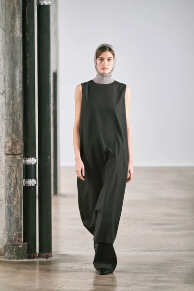 Look 10